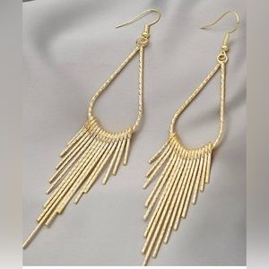 #120 Goldtone dangle earrings